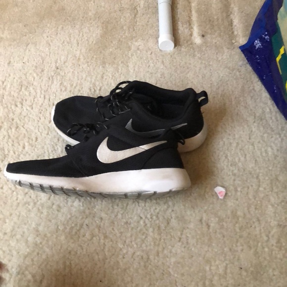 how much are black roshes